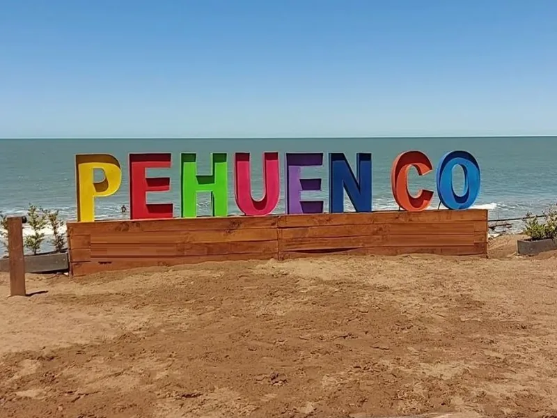 Cartel de Pehuen Có frente al mar, partido de Coronel Rosales